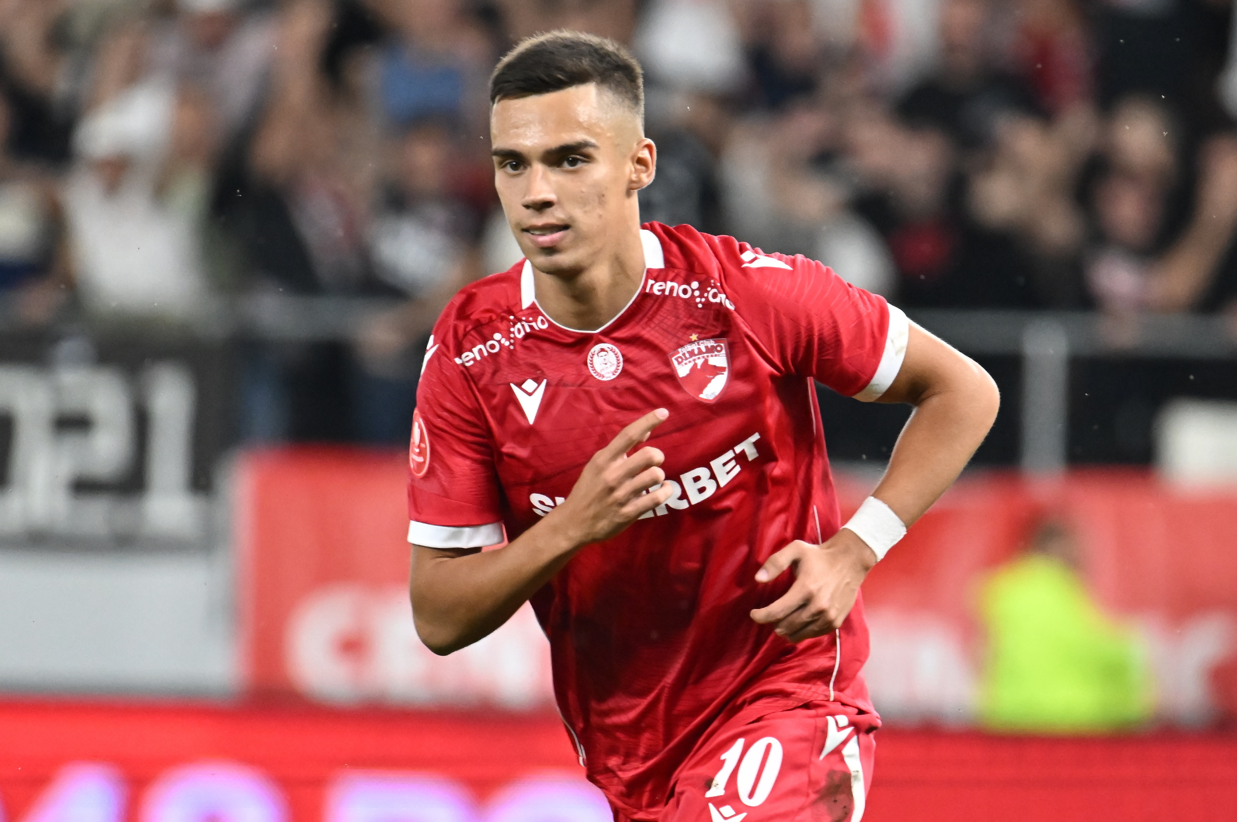 A fost &icirc;ntrebat despre titlul &icirc;n Superligă! Cum a reacționat omul meciului din Dinamo - Metaloglobus 0-4